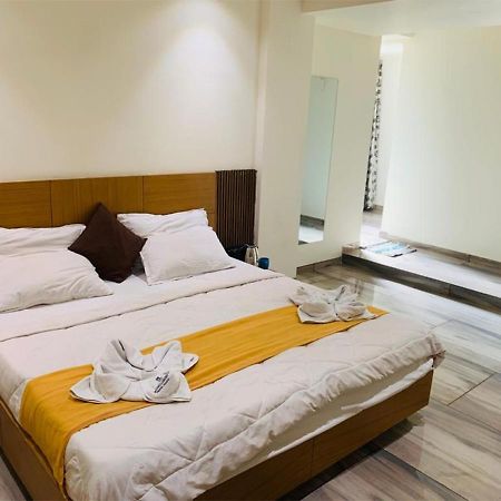 Shree Murlidhar Guest House Surat Zewnętrze zdjęcie