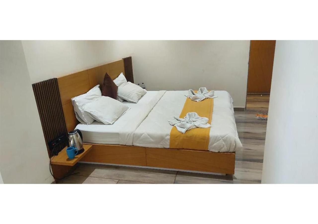Shree Murlidhar Guest House Surat Zewnętrze zdjęcie