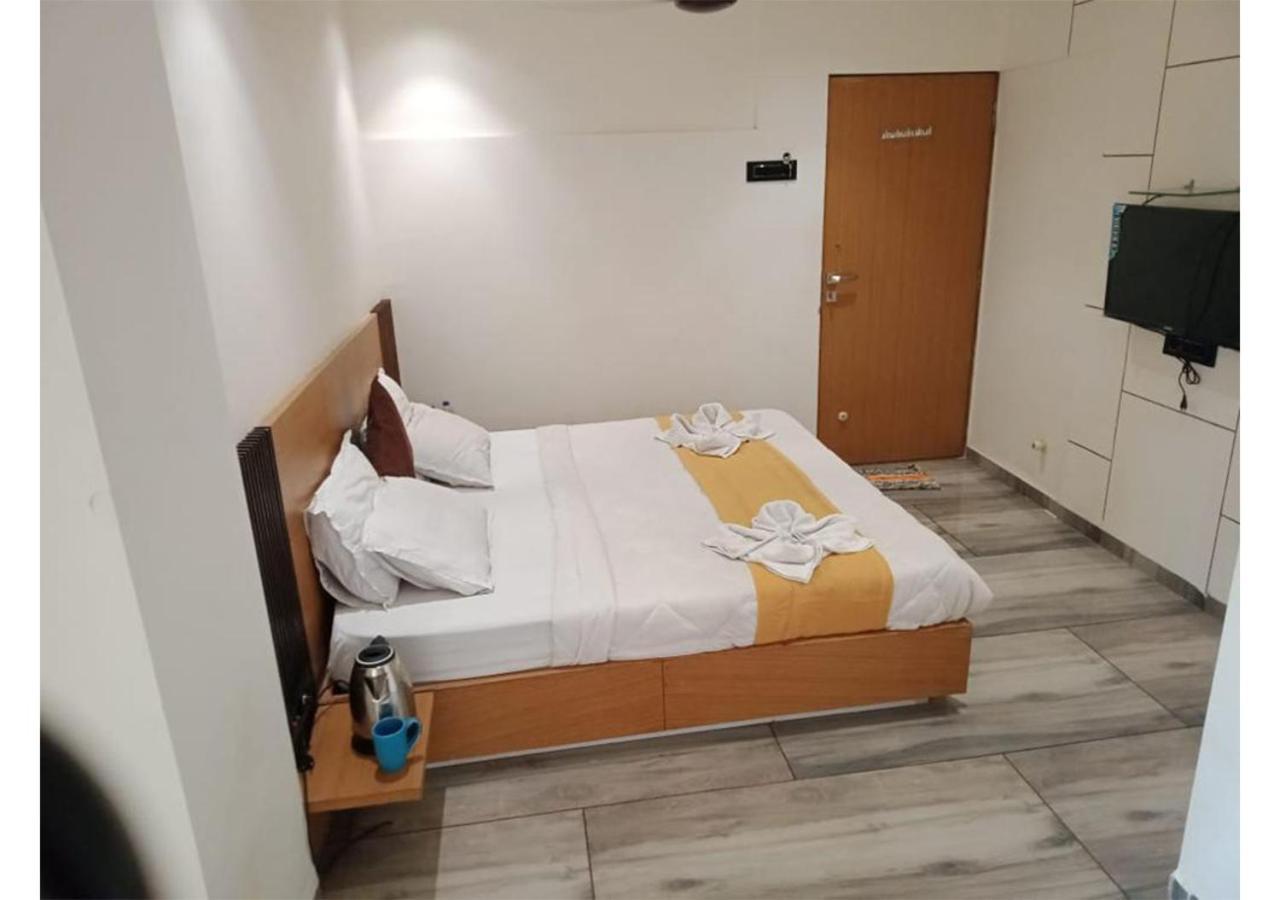 Shree Murlidhar Guest House Surat Zewnętrze zdjęcie