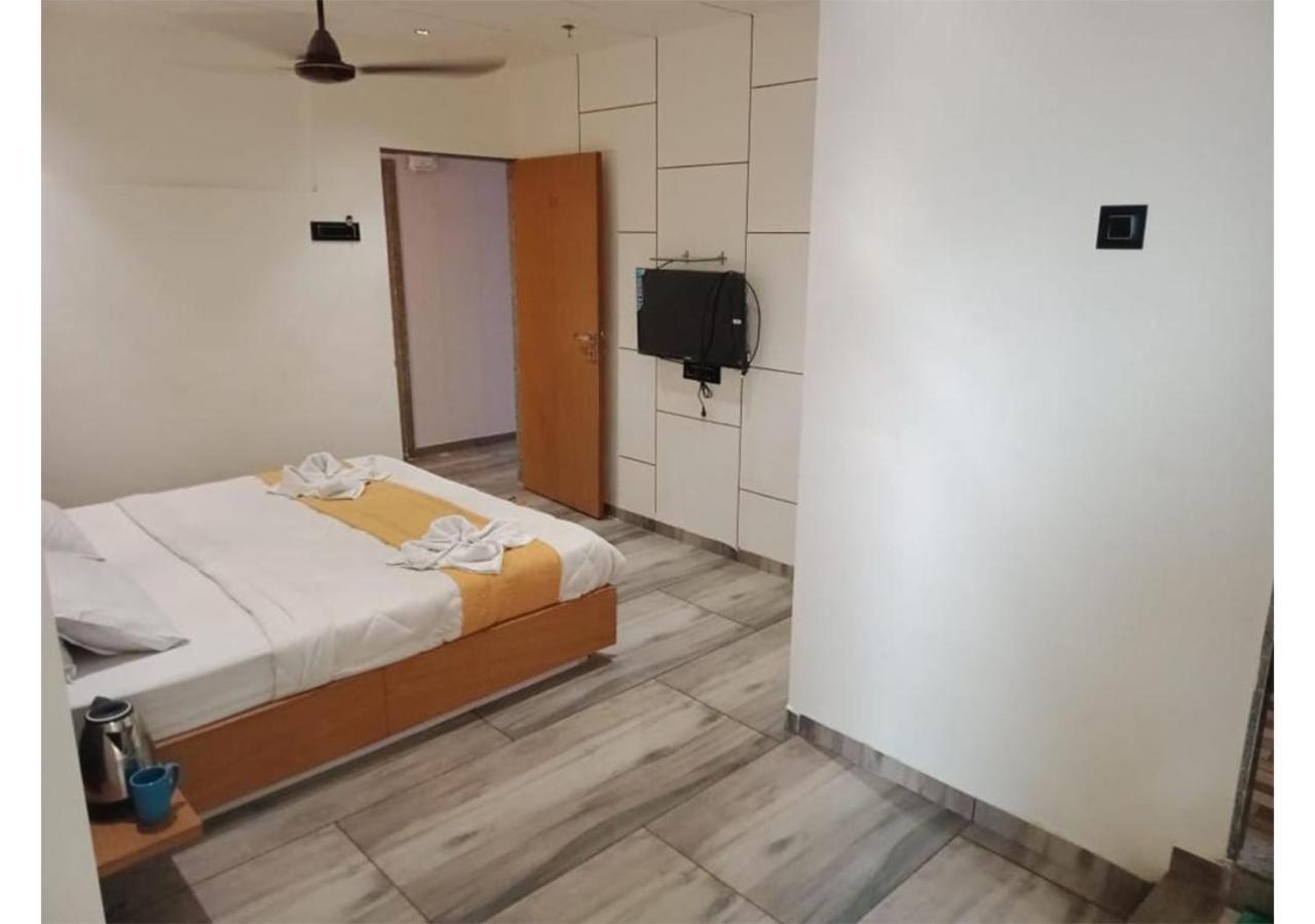Shree Murlidhar Guest House Surat Zewnętrze zdjęcie