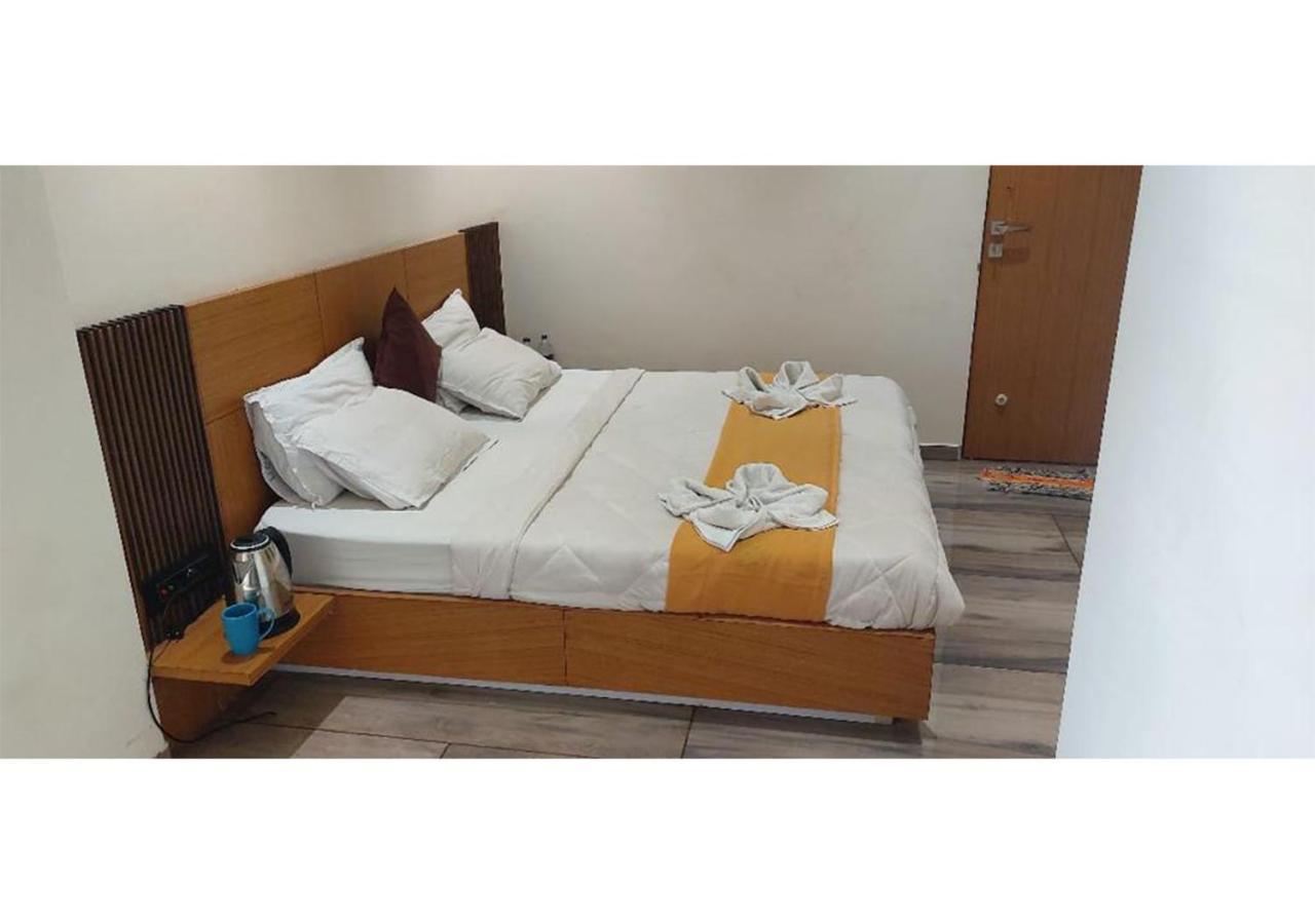 Shree Murlidhar Guest House Surat Zewnętrze zdjęcie