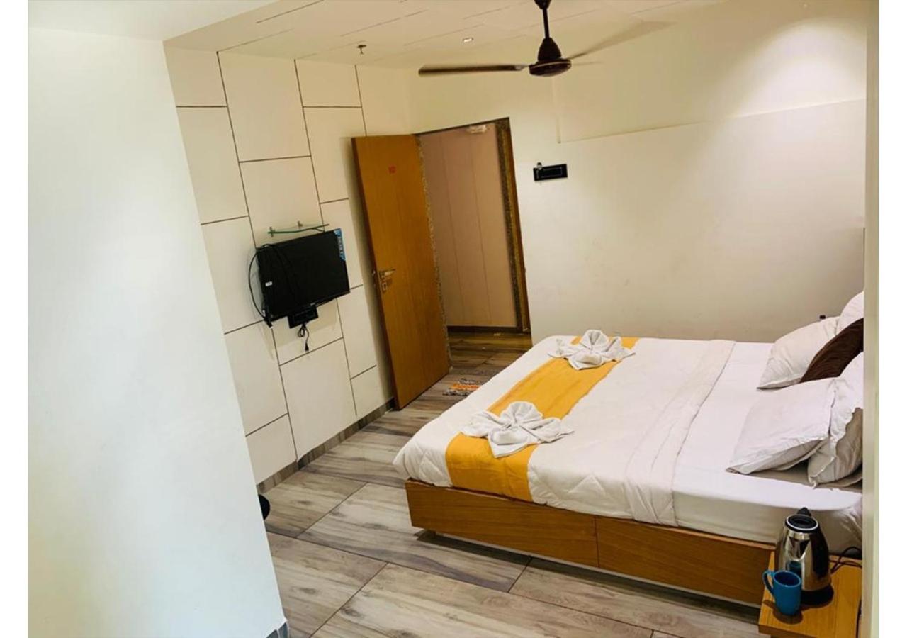 Shree Murlidhar Guest House Surat Zewnętrze zdjęcie