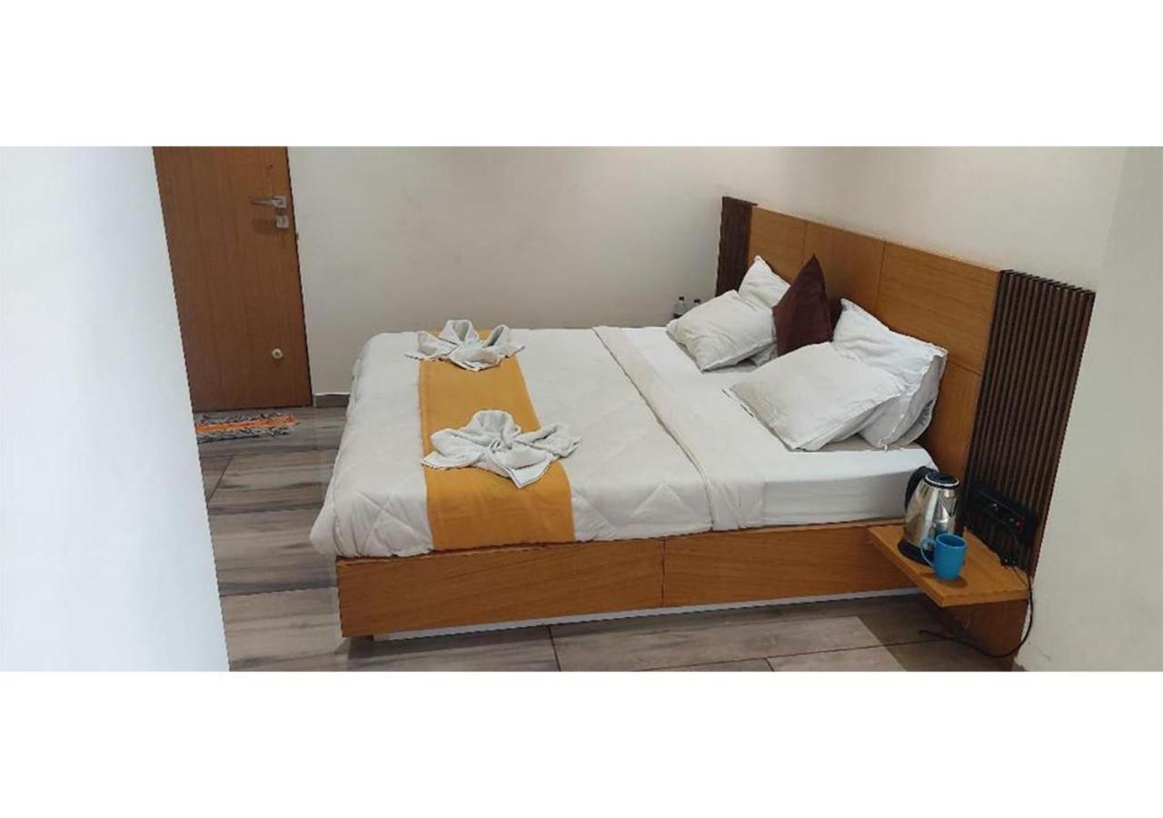 Shree Murlidhar Guest House Surat Zewnętrze zdjęcie
